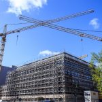 Chantier de construction : pourquoi la grue à tour est indispensable ?