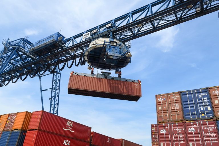 Manutention portuaire : Quels engins pour fluidifier un terminal ?